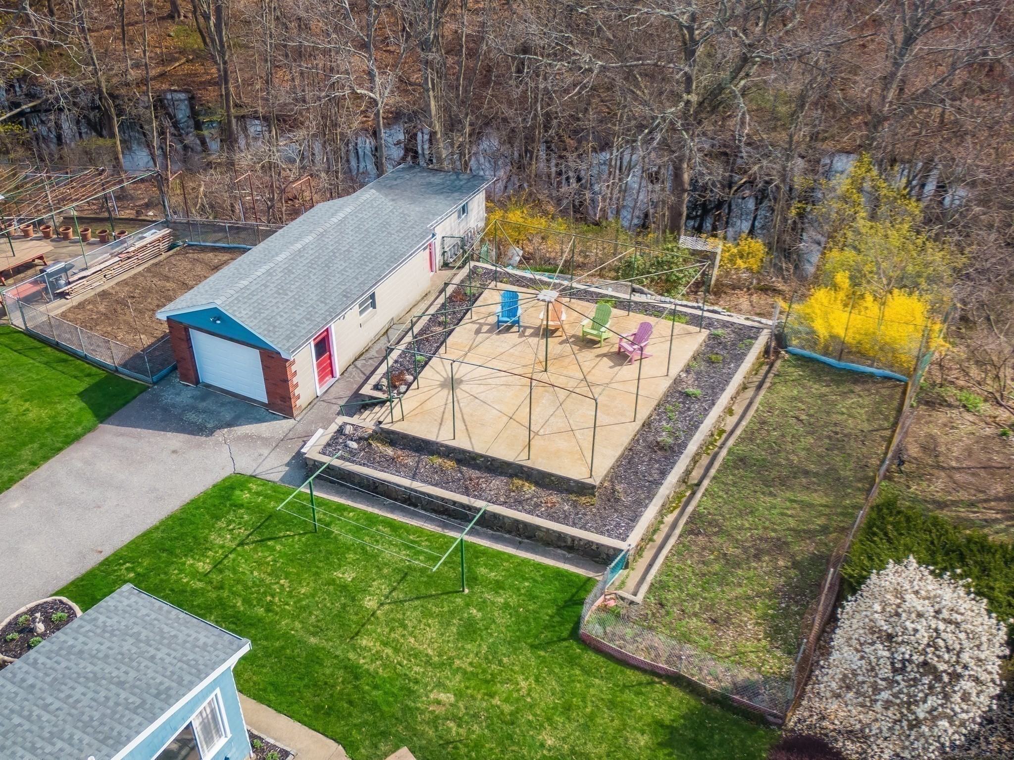 main property photo 33