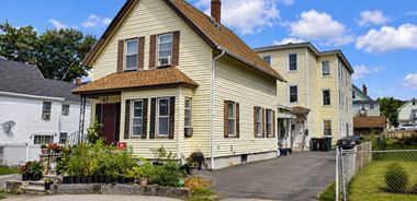 image of property with 11 Bed | 4 Bath | 5,043 Sqft