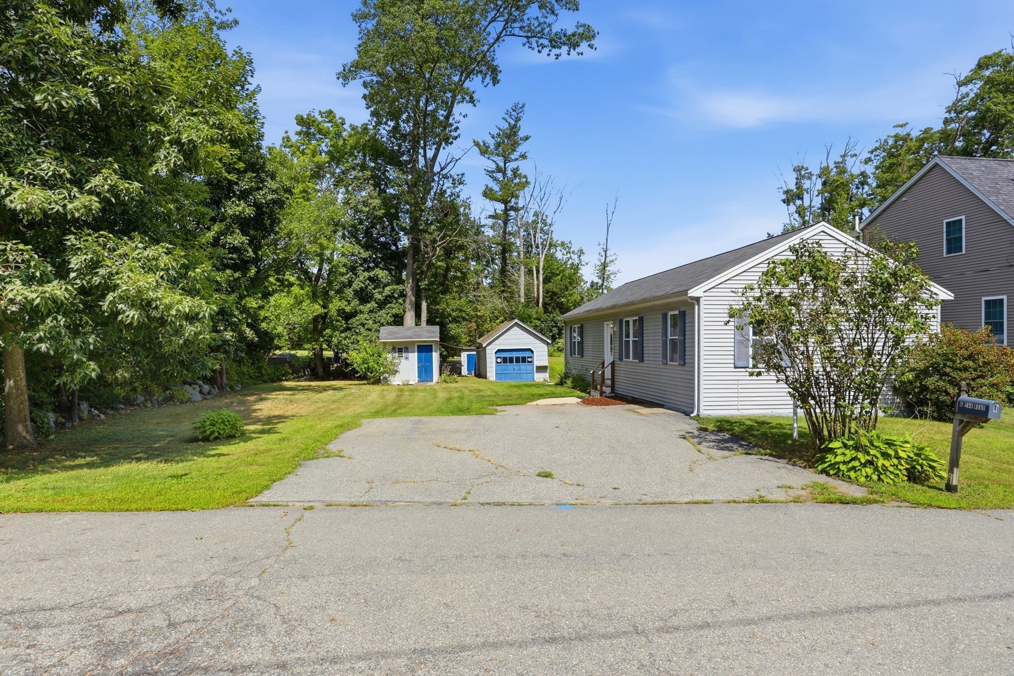main property photo 28