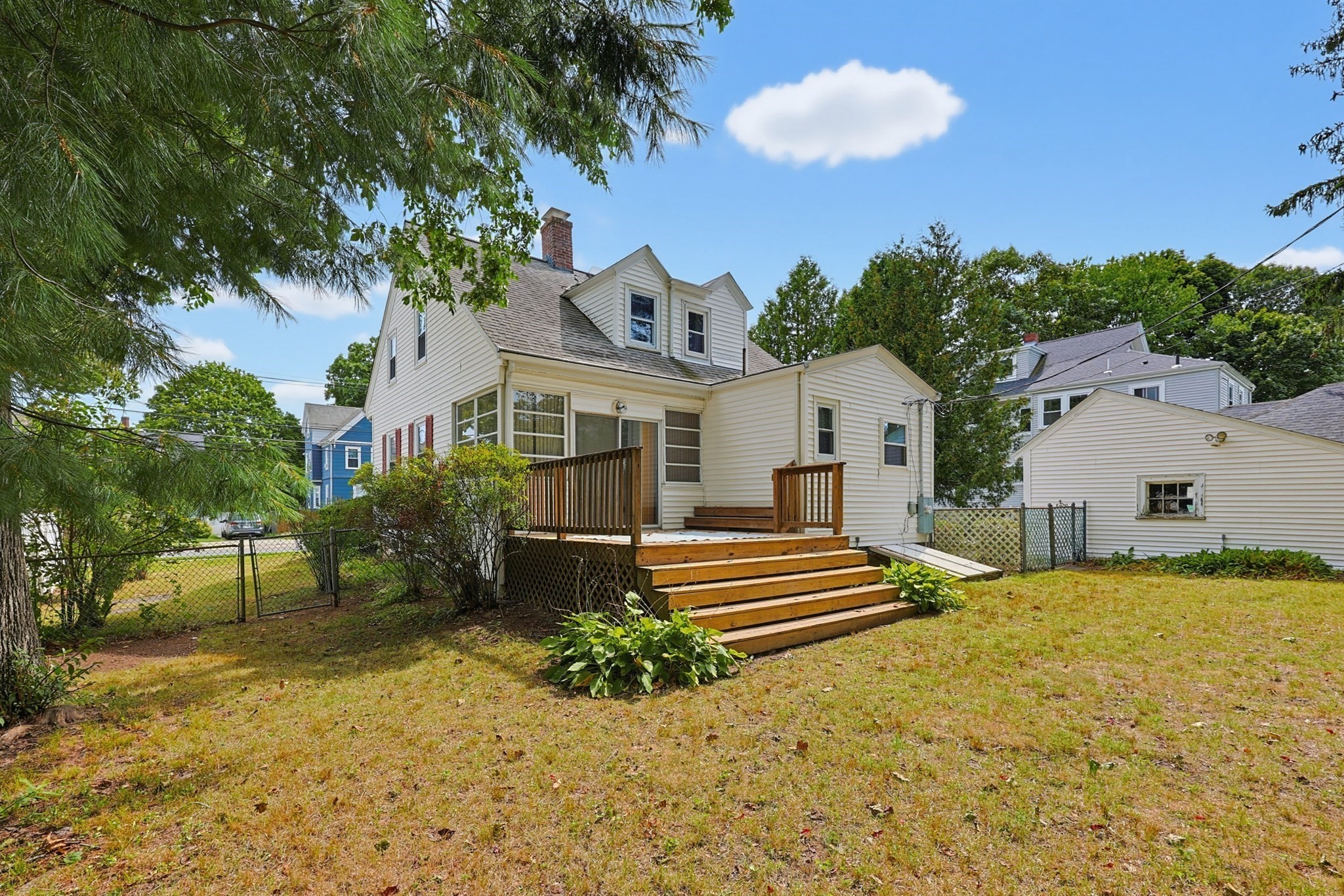 main property photo 28