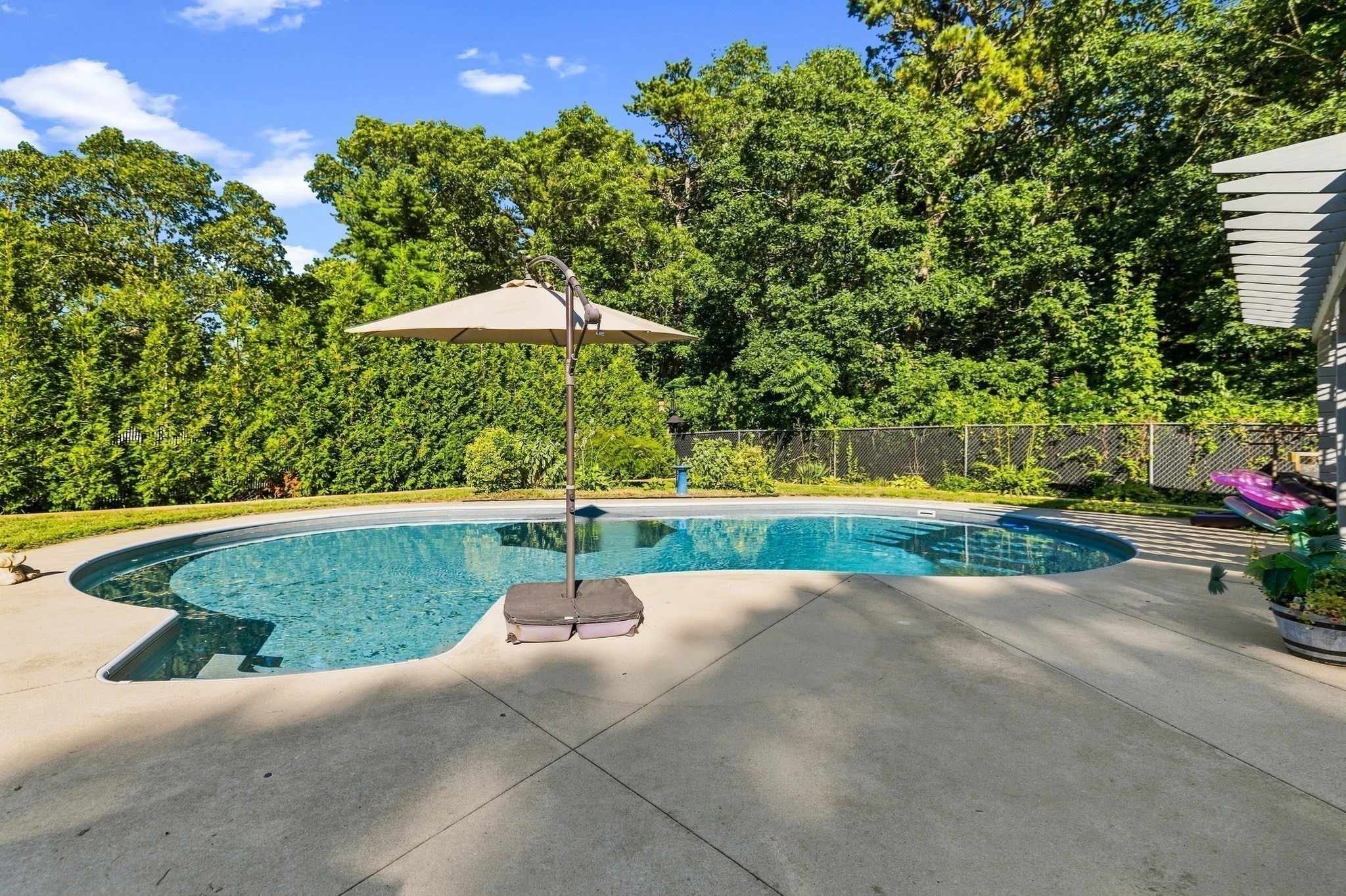 main property photo 30