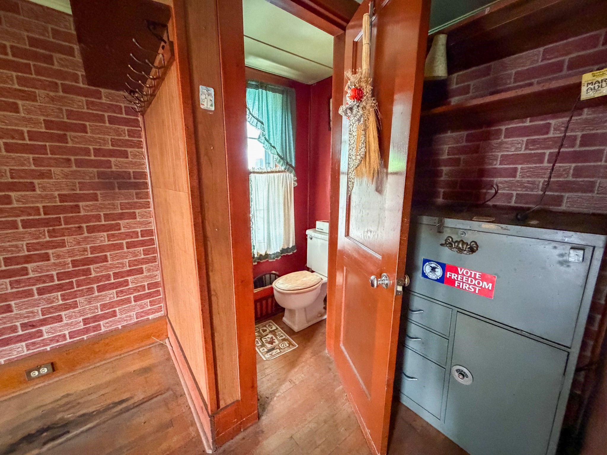 main property photo 11