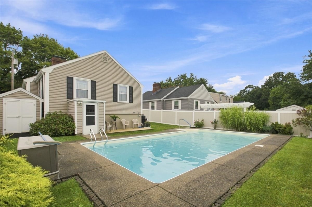 main property photo 30