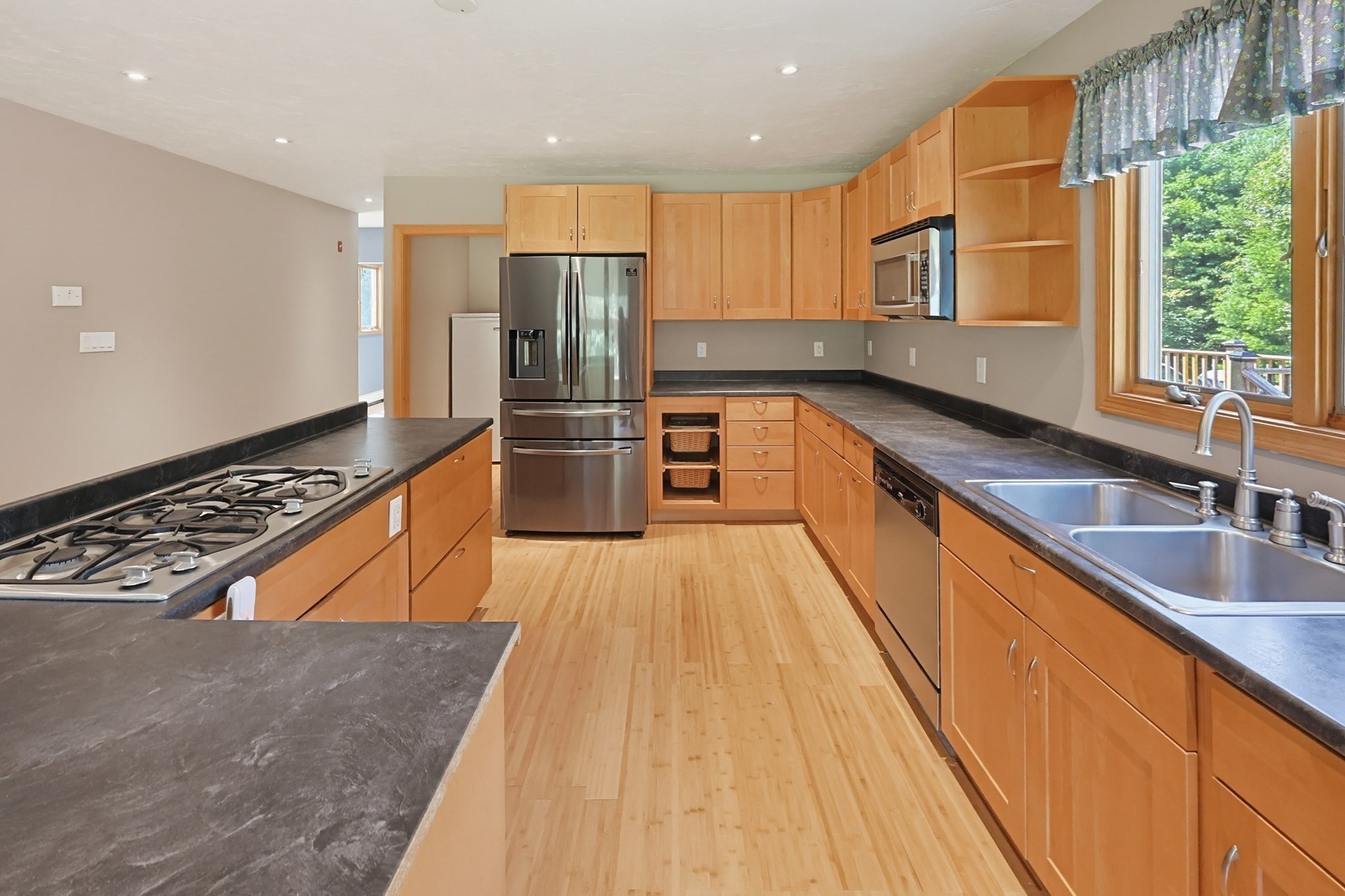 main property photo 11