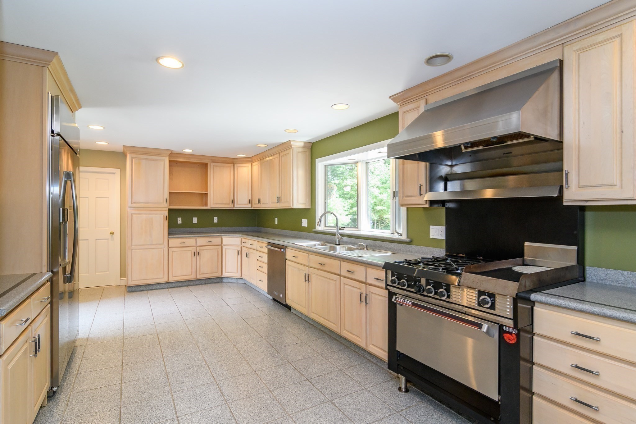 main property photo 11