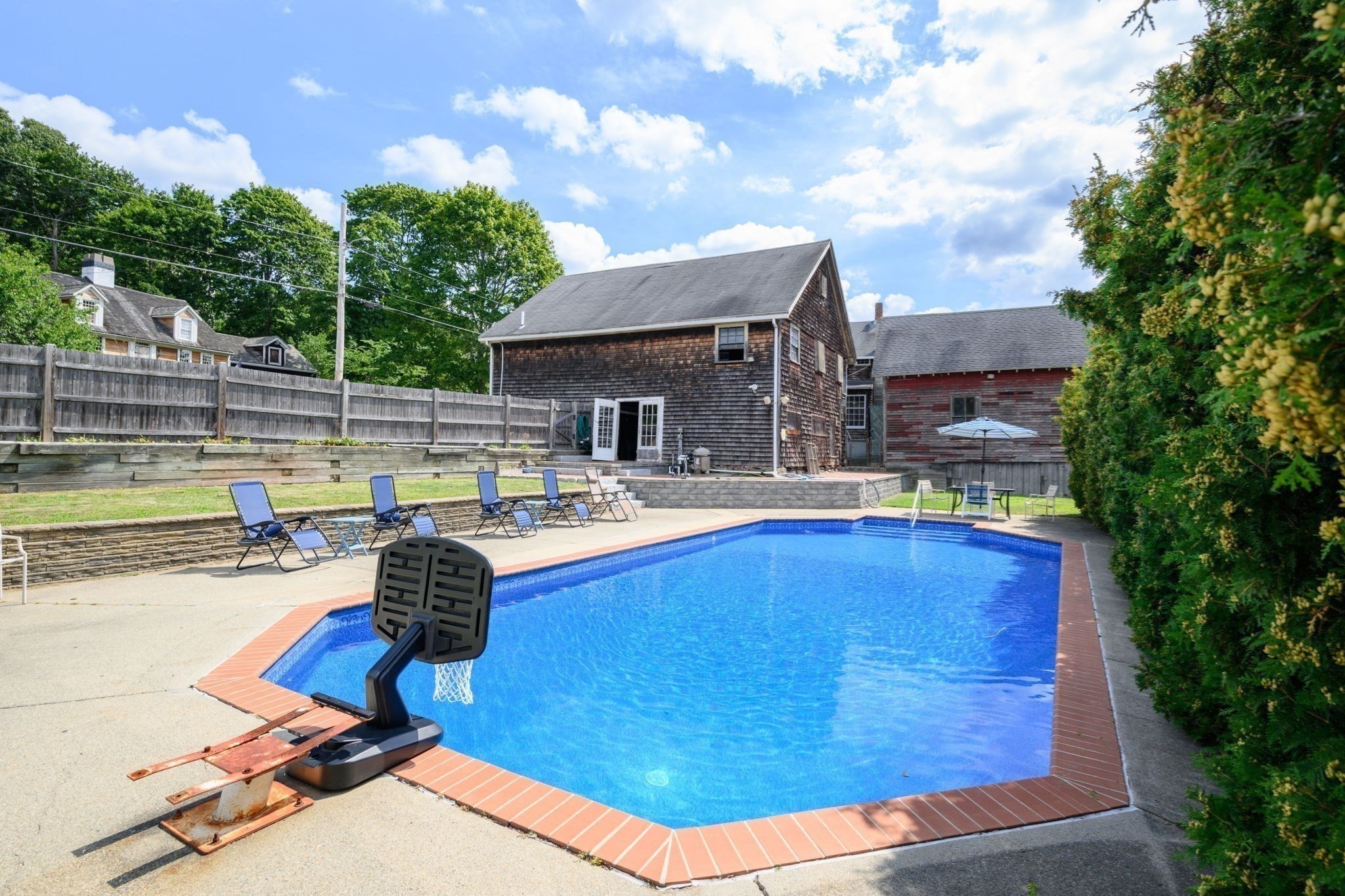 main property photo 20