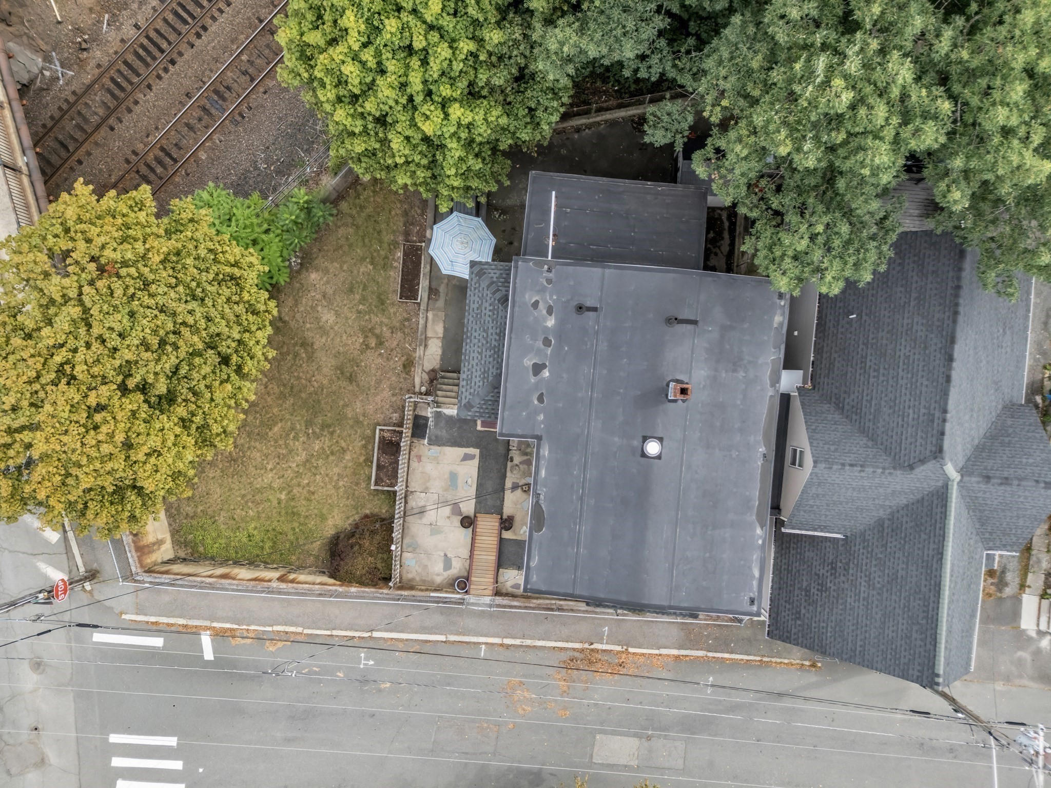 main property photo 39