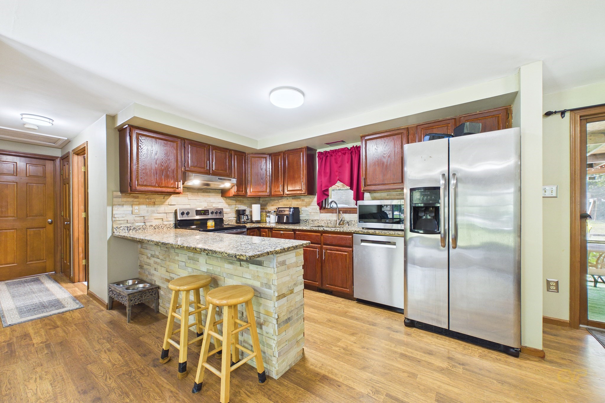 main property photo 8