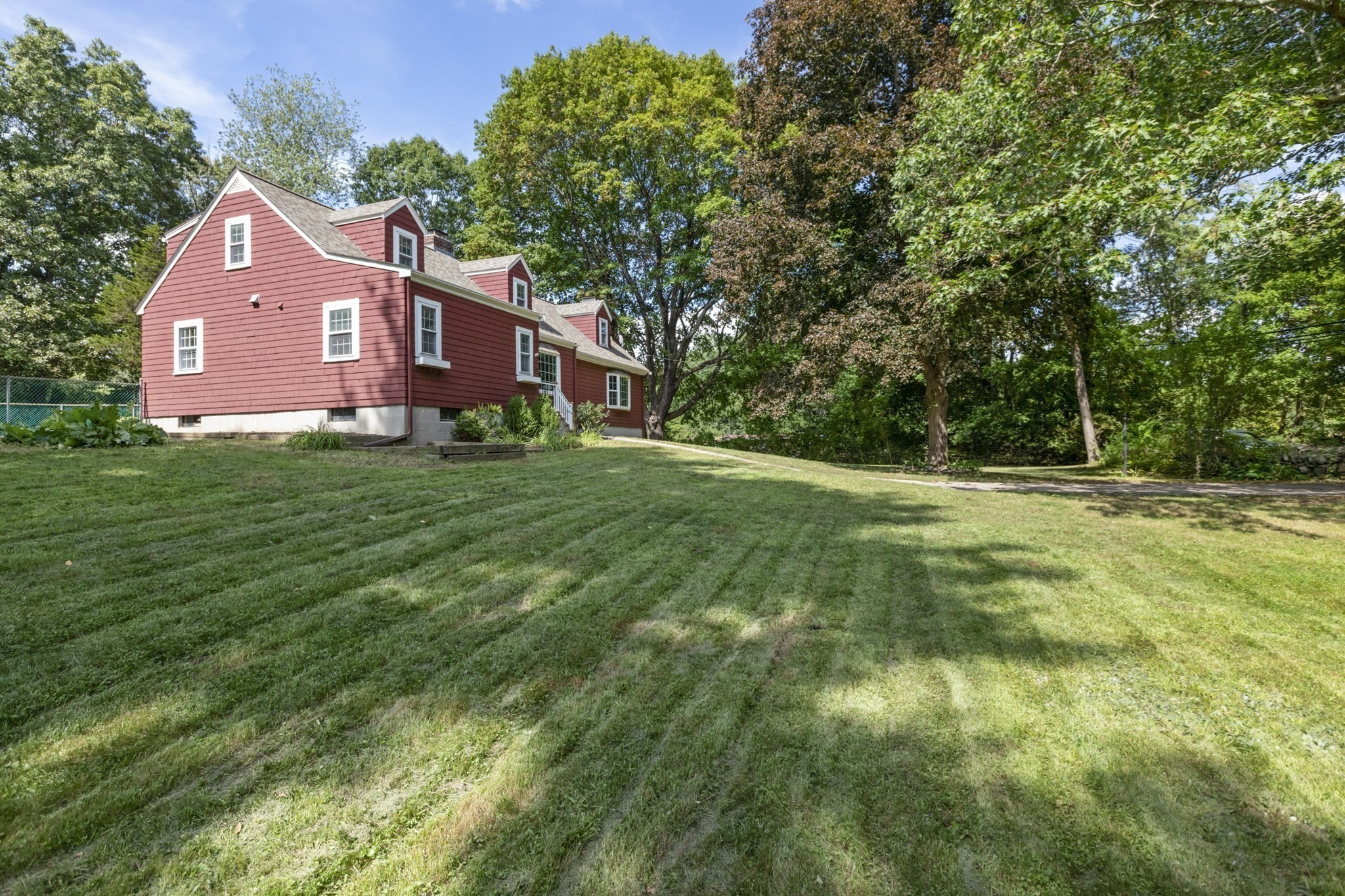 main property photo 40