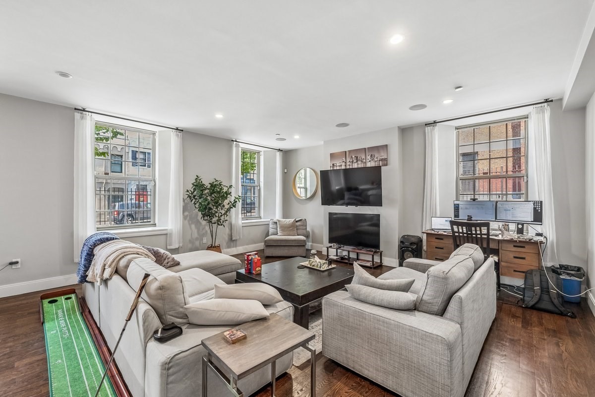 main property photo 5