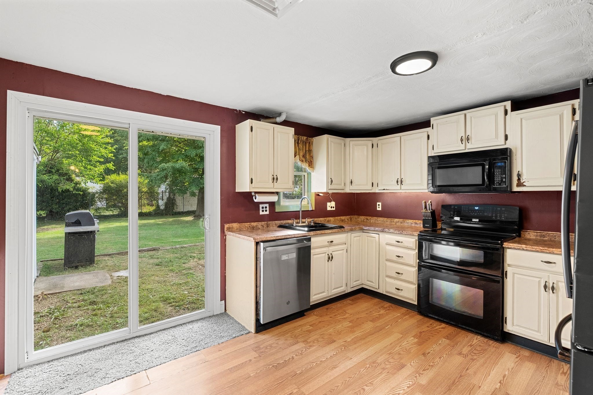 main property photo 9