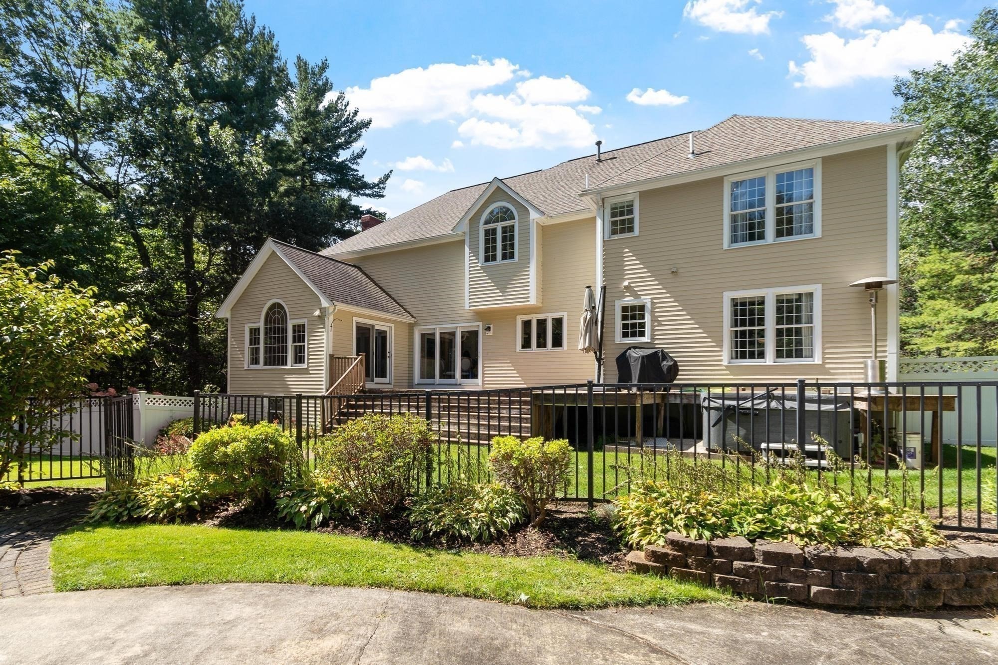 main property photo 37