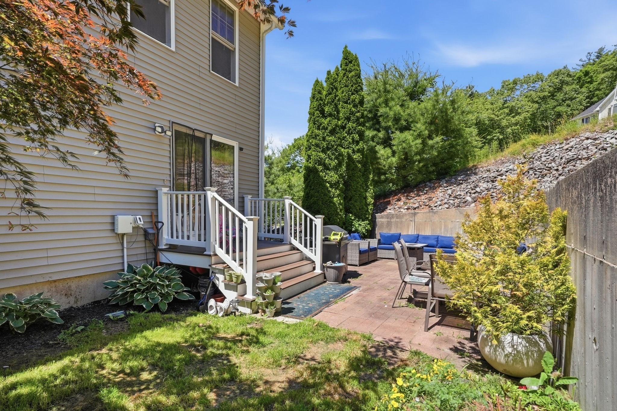 main property photo 28