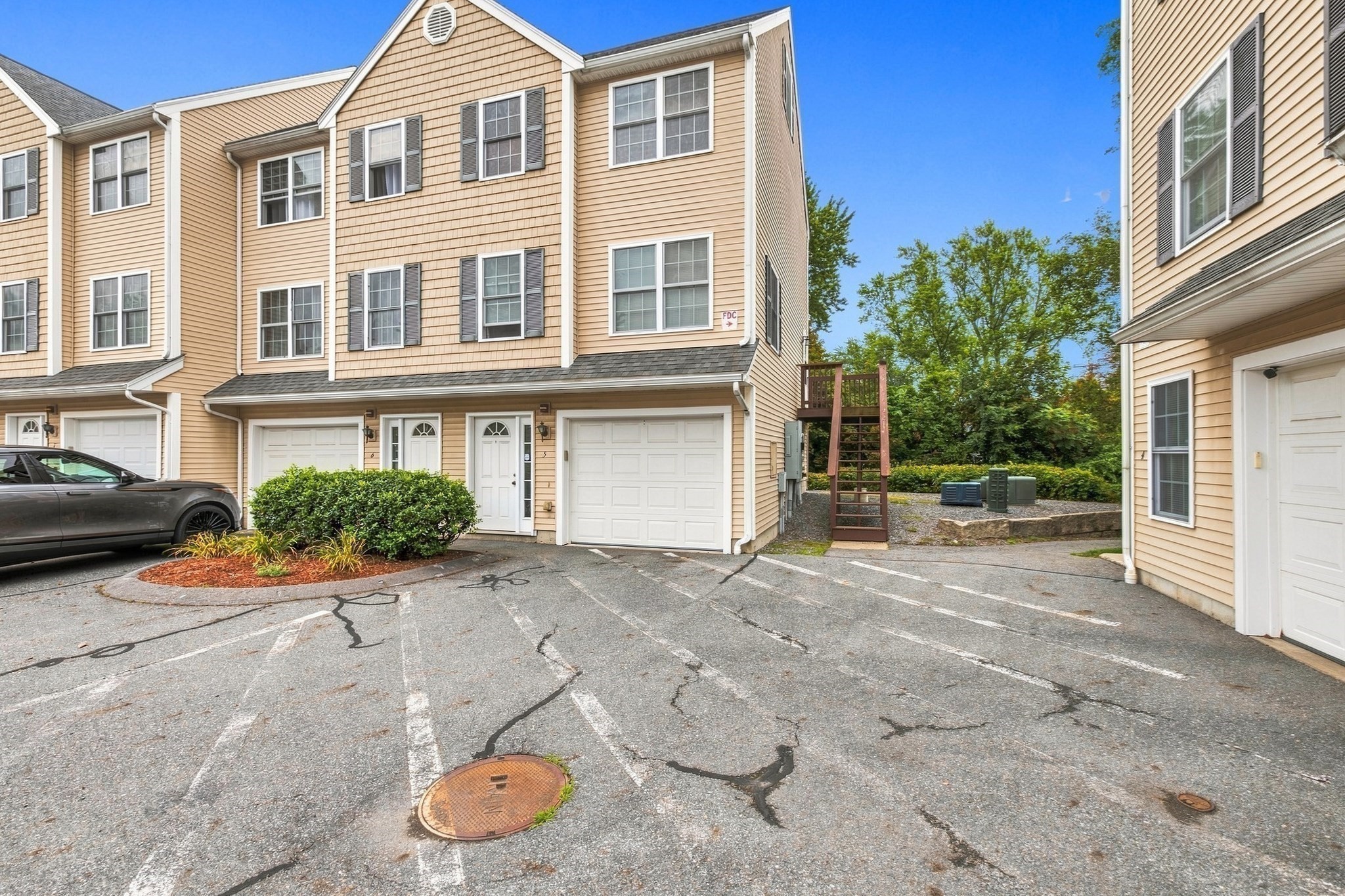 main property photo 16