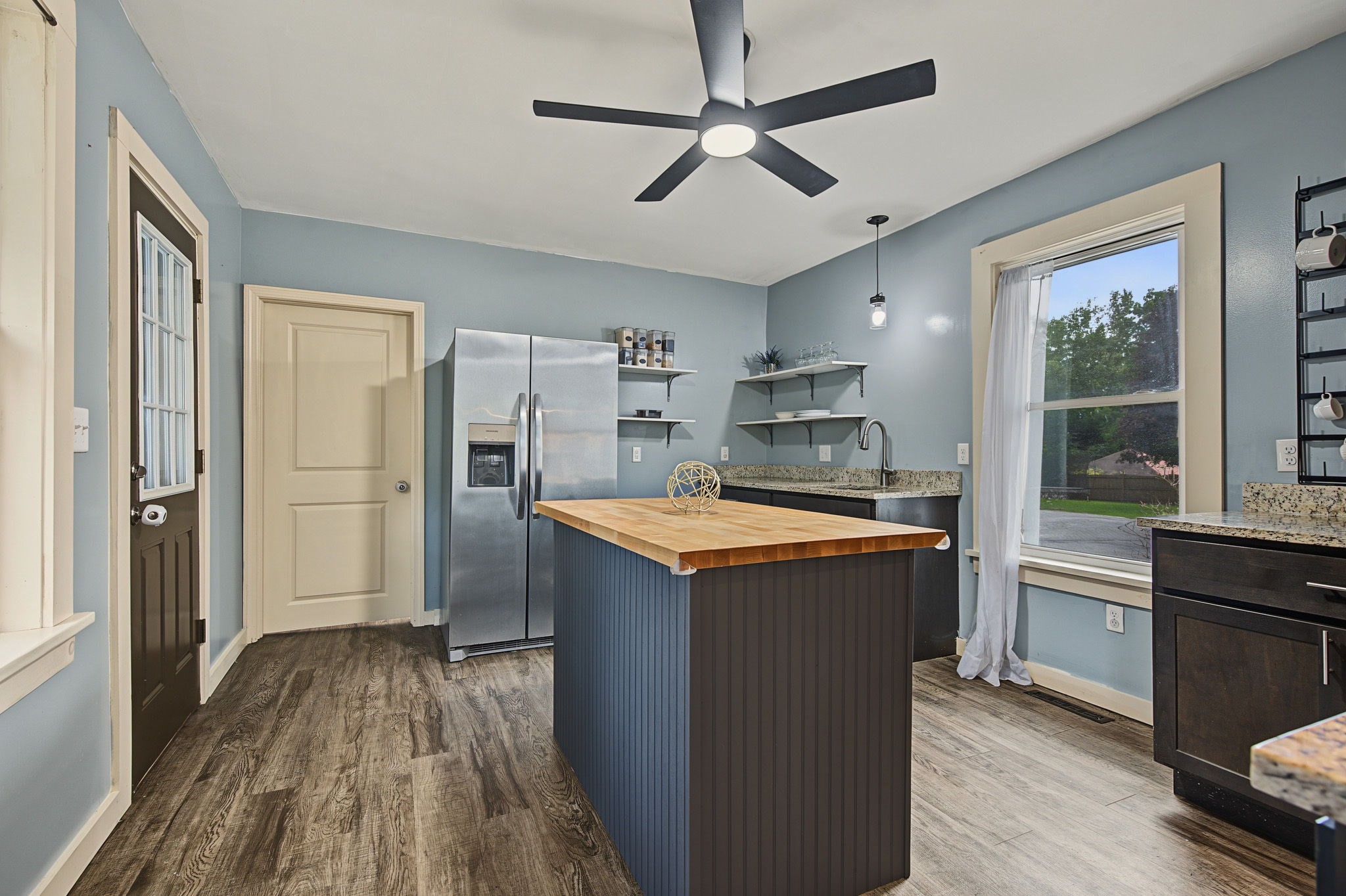 main property photo 11