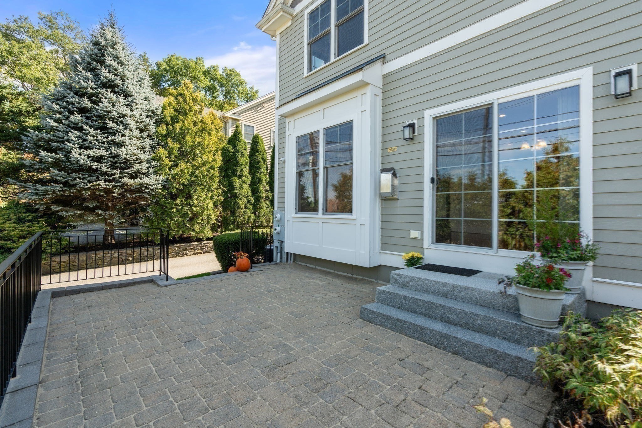 main property photo 31