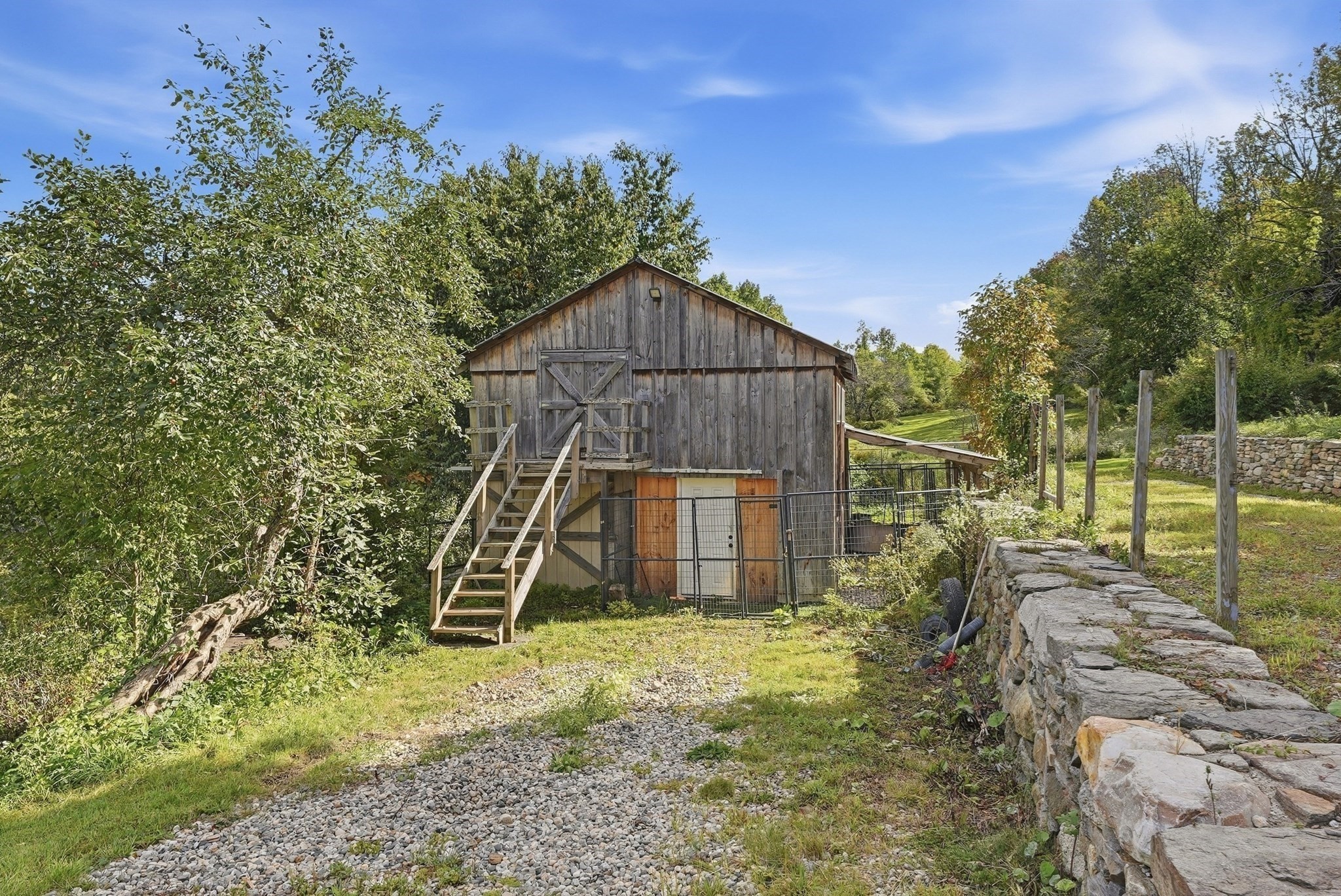 main property photo 28