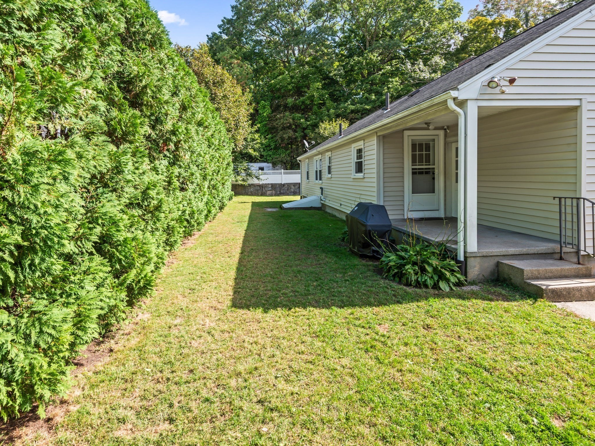 main property photo 30