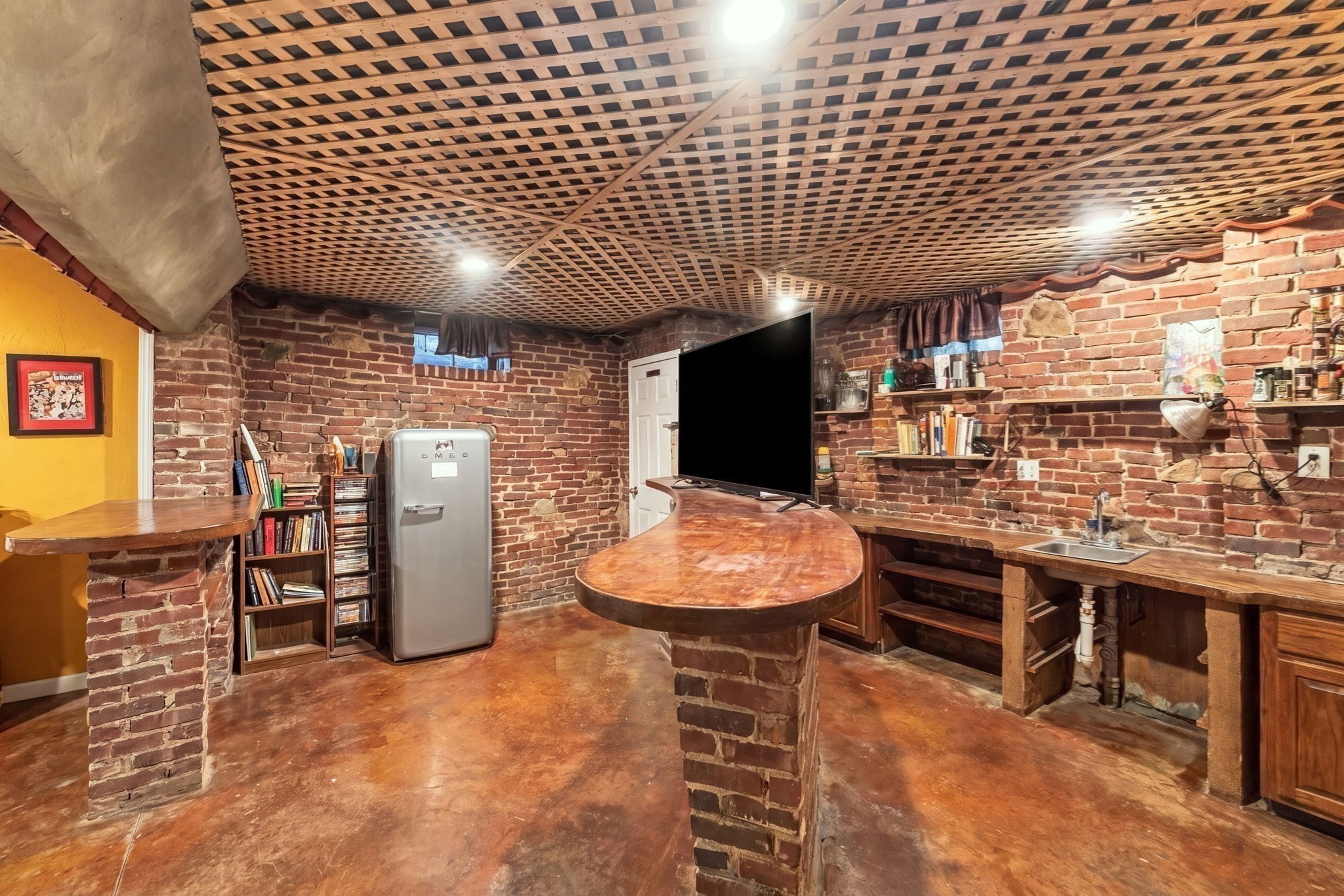 main property photo 28