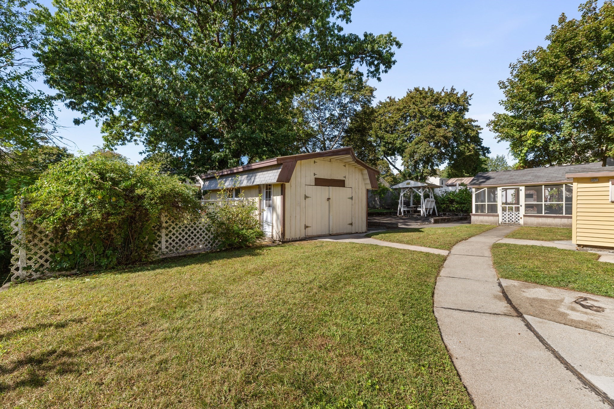 main property photo 28