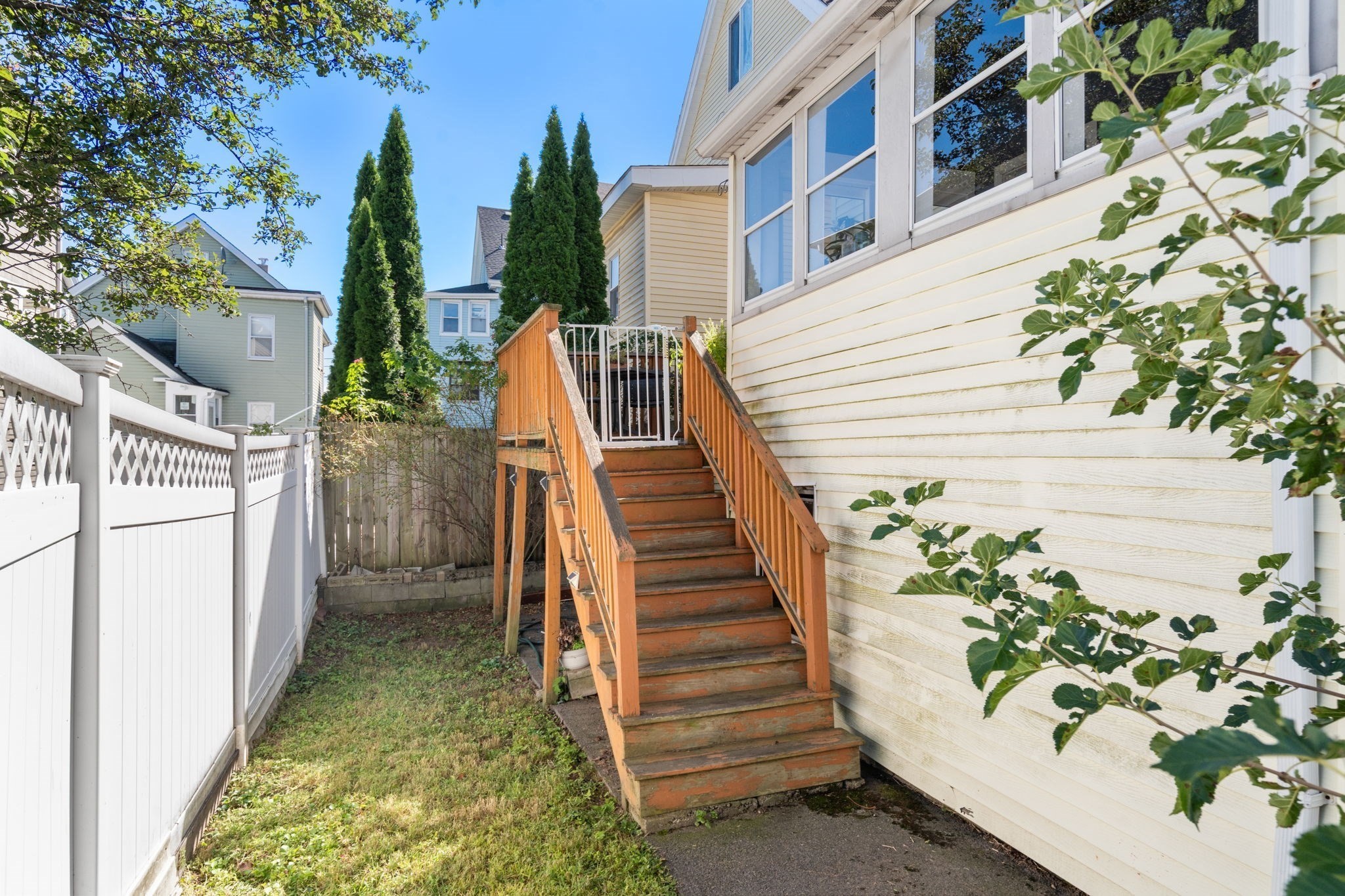 main property photo 32