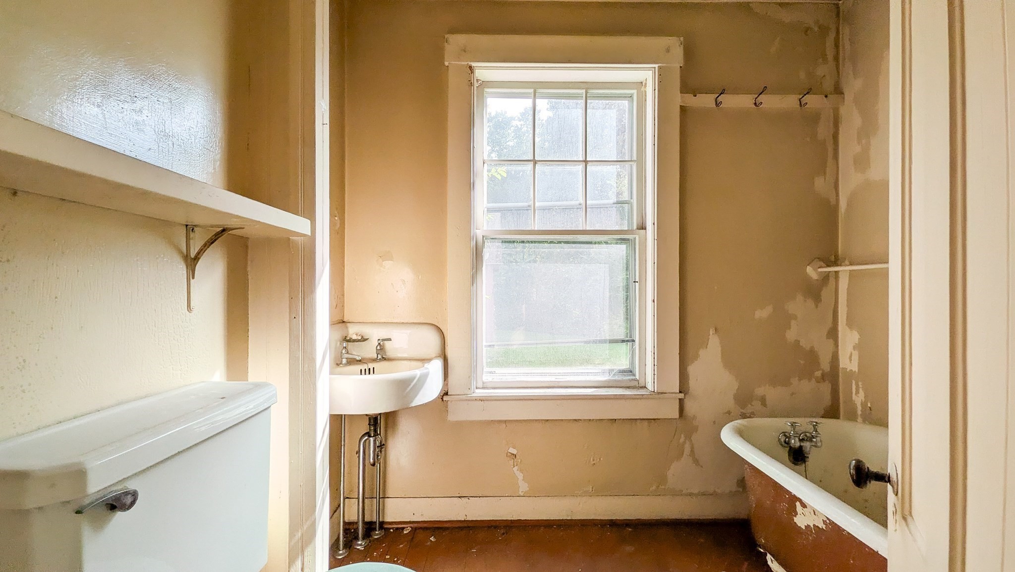 main property photo 32