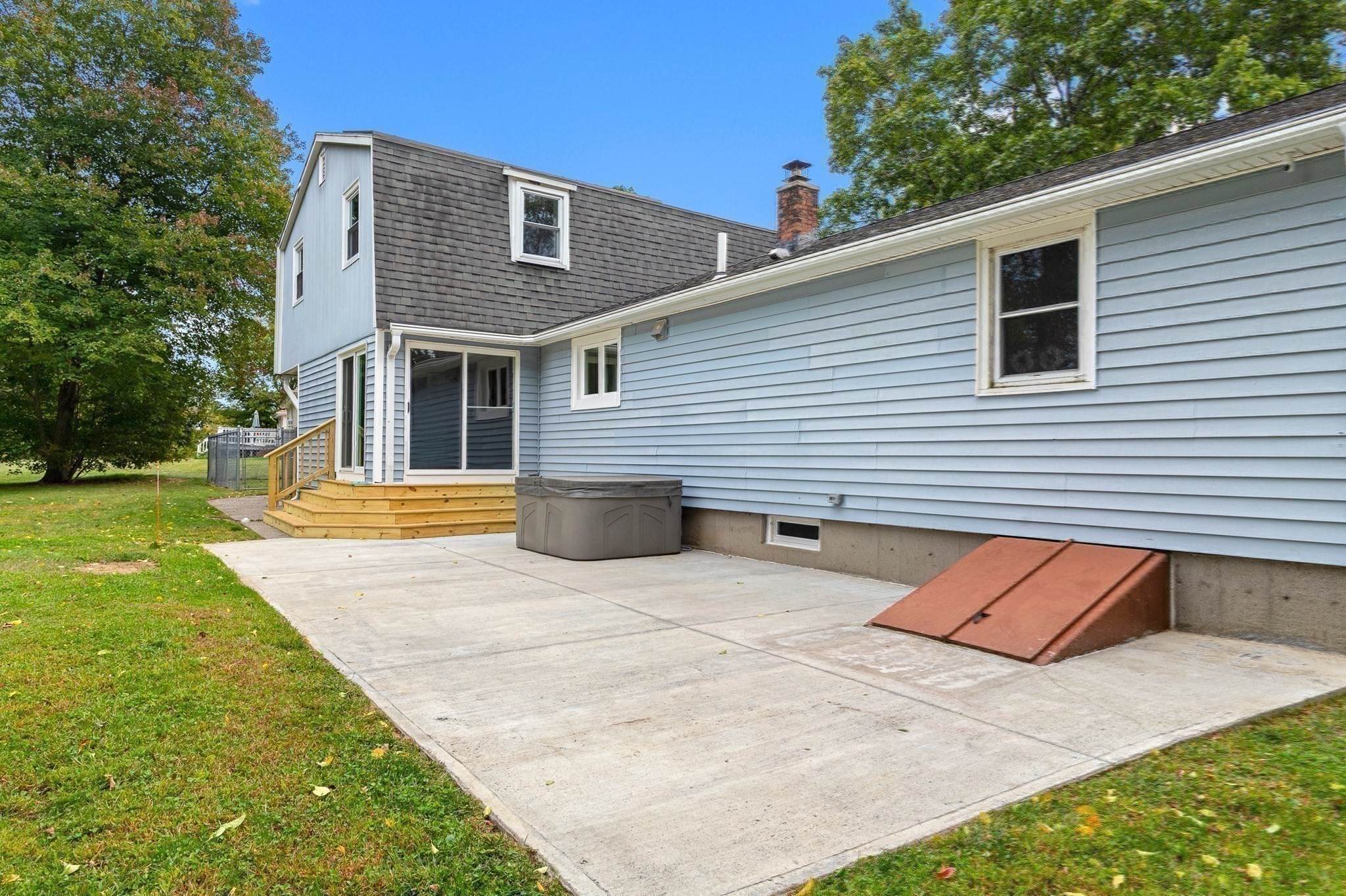 main property photo 31