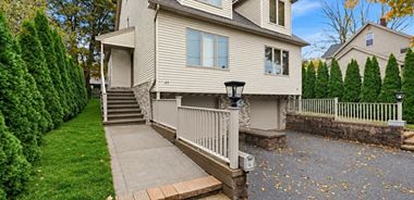 image of property with 3 Bed | 2 Bath | 1,684 Sqft