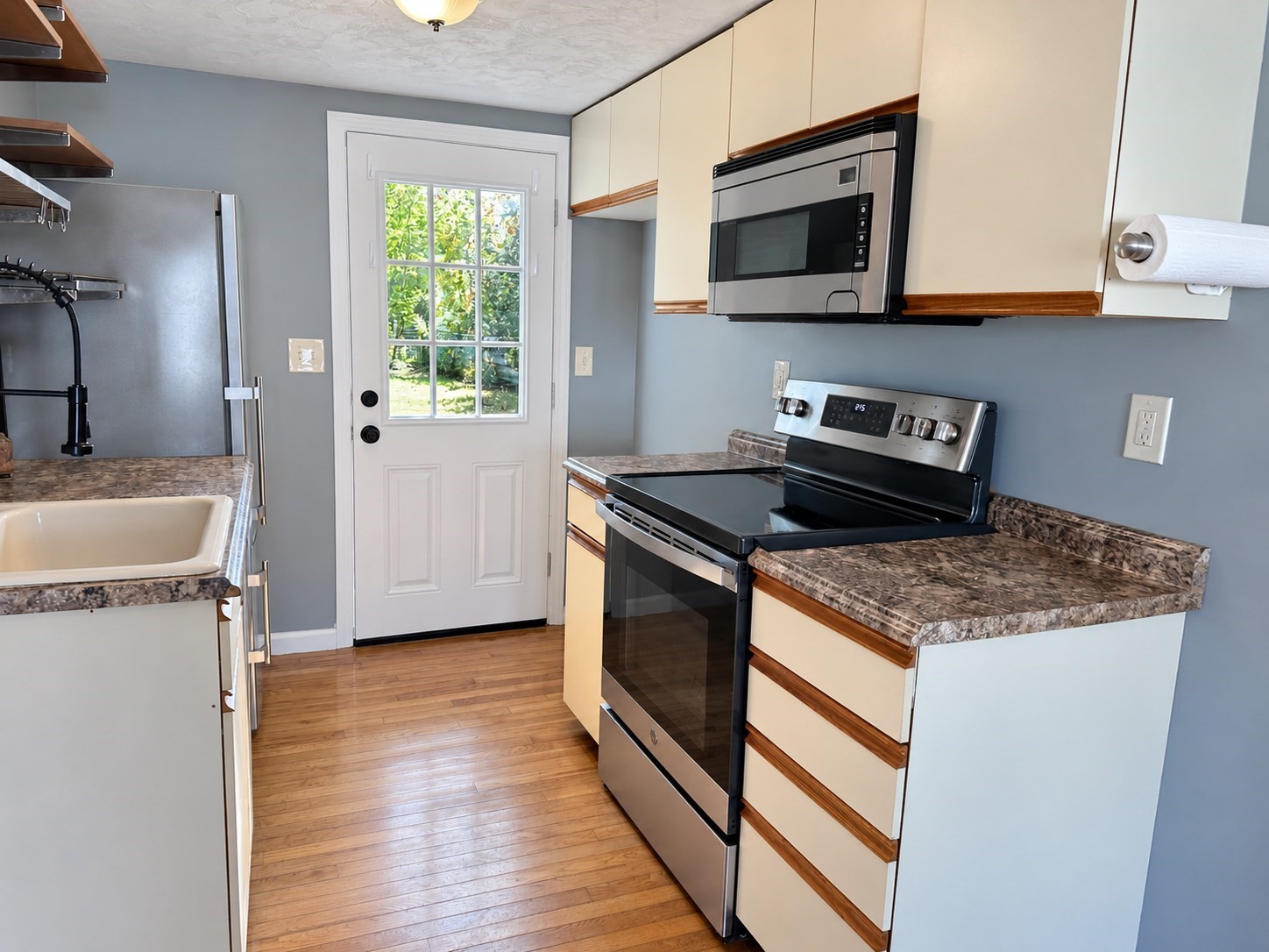 main property photo 5