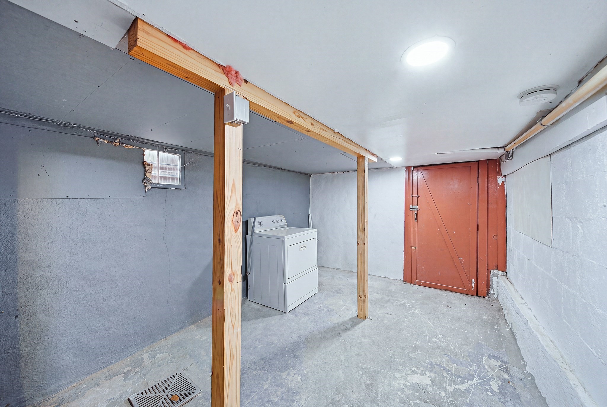 main property photo 32