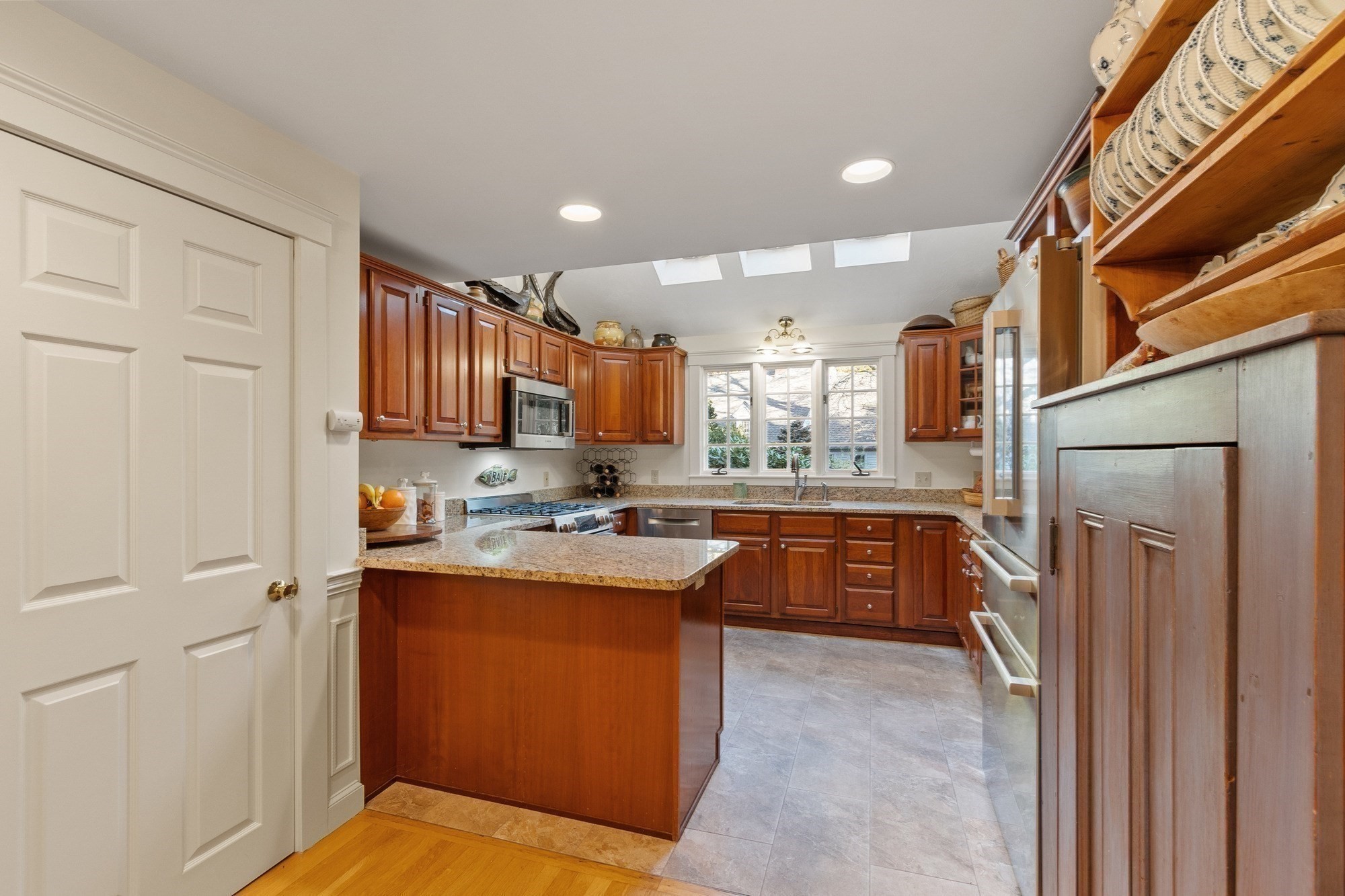 main property photo 23