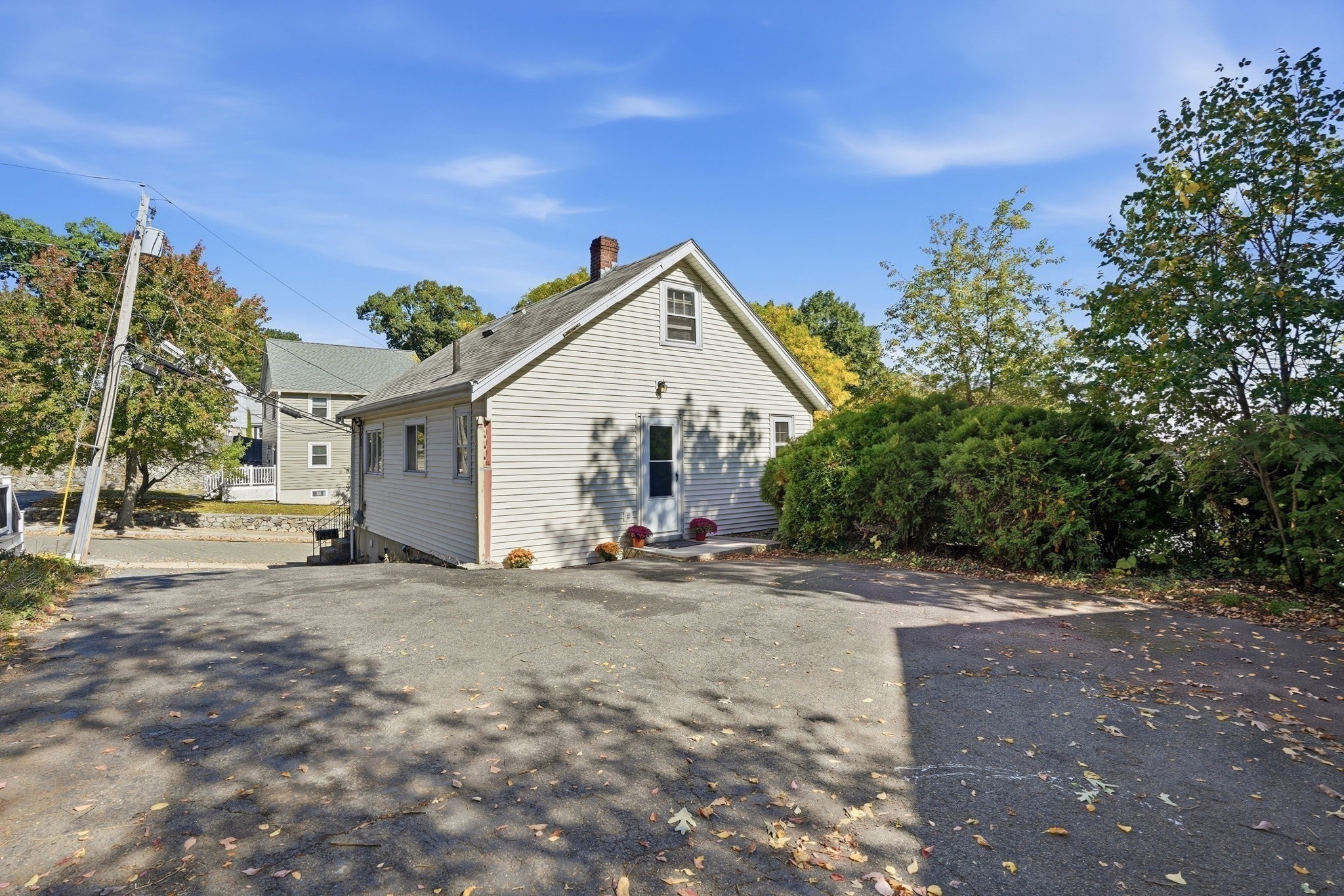 main property photo 30