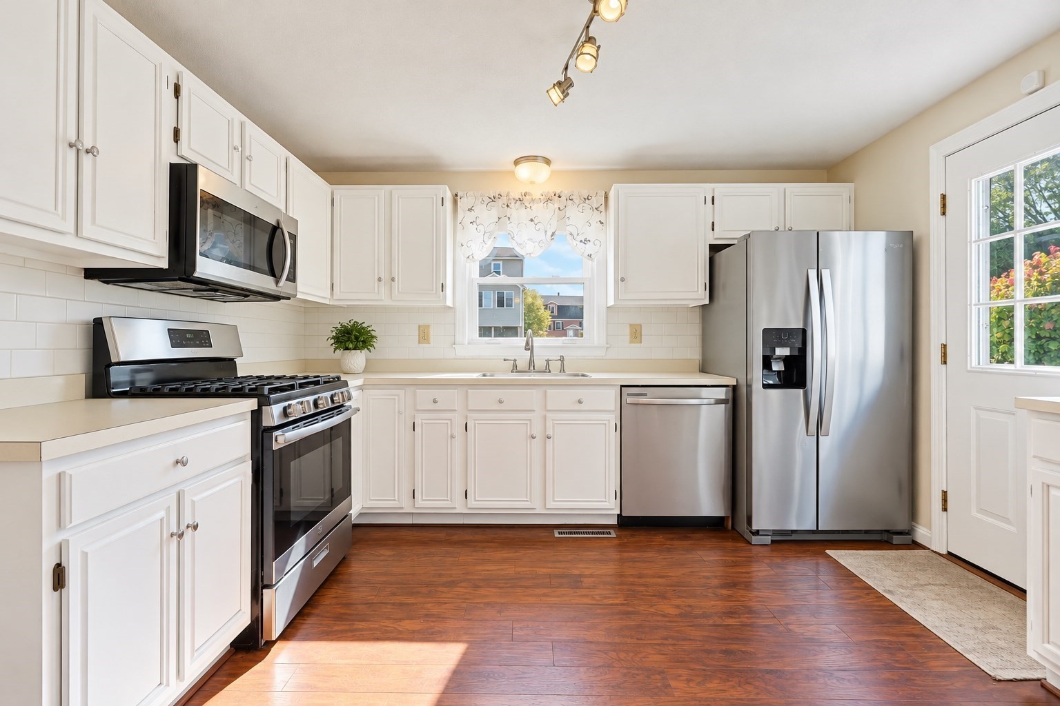 main property photo 19