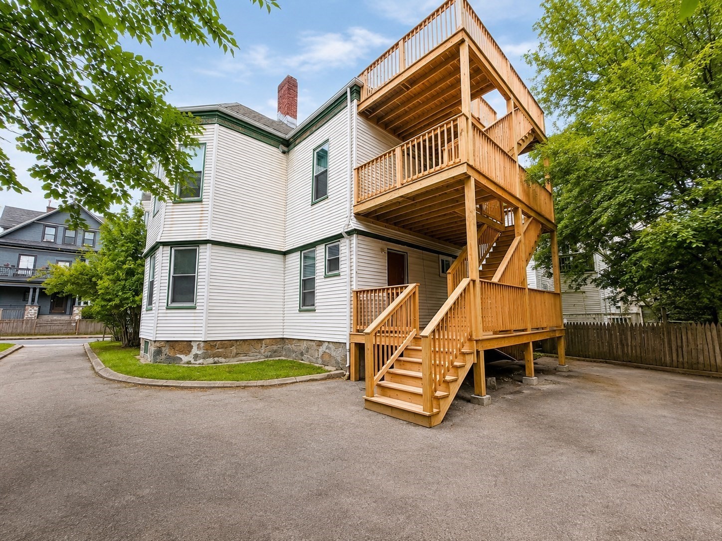 main property photo 16