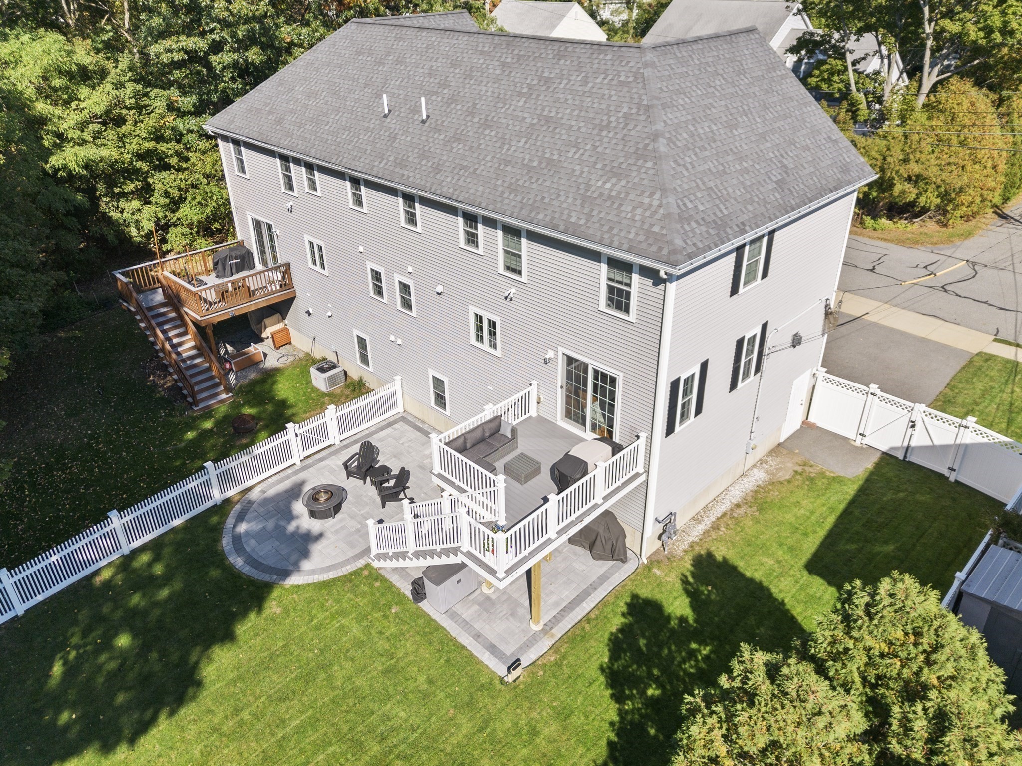main property photo 32