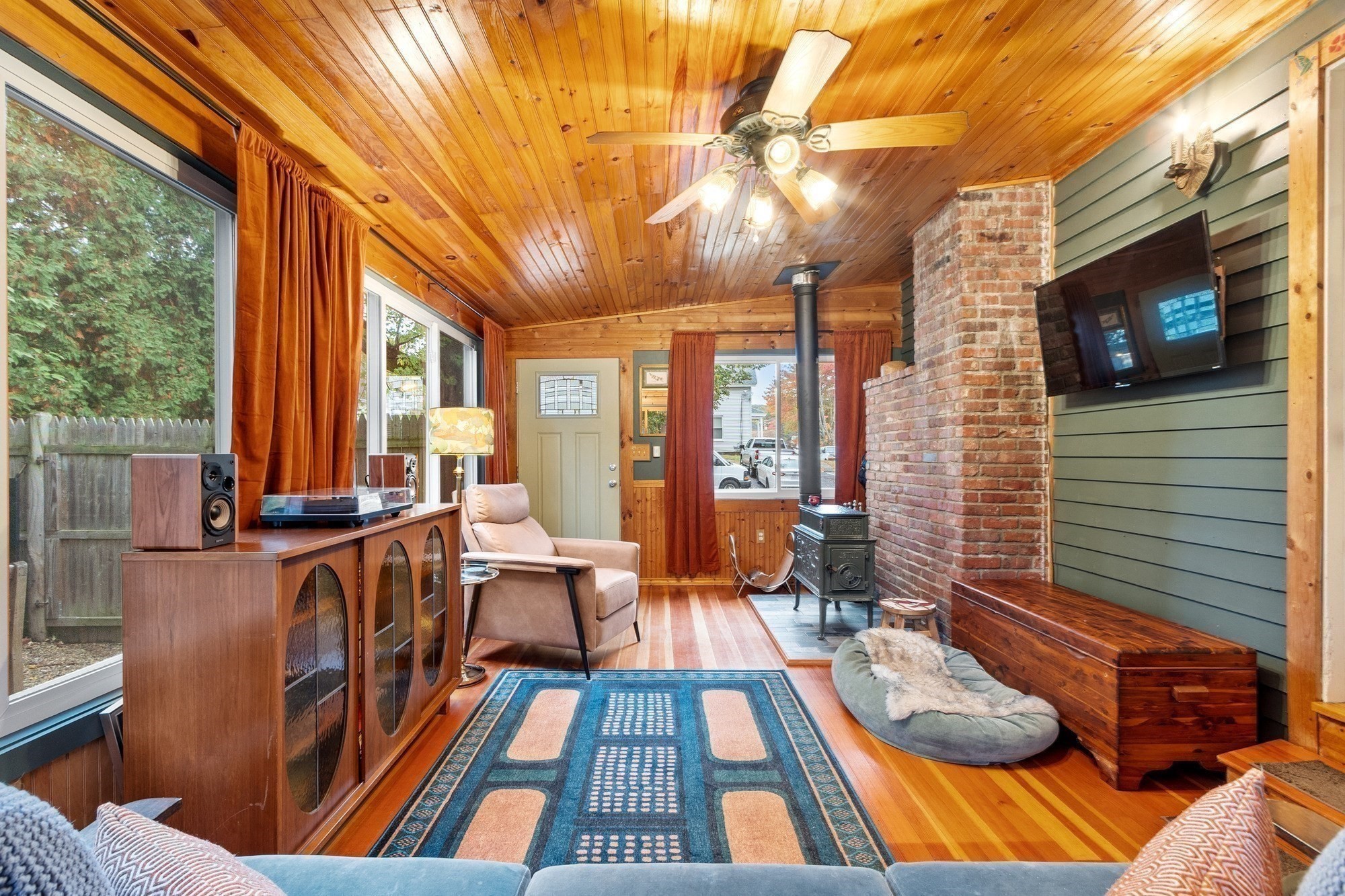 main property photo 28