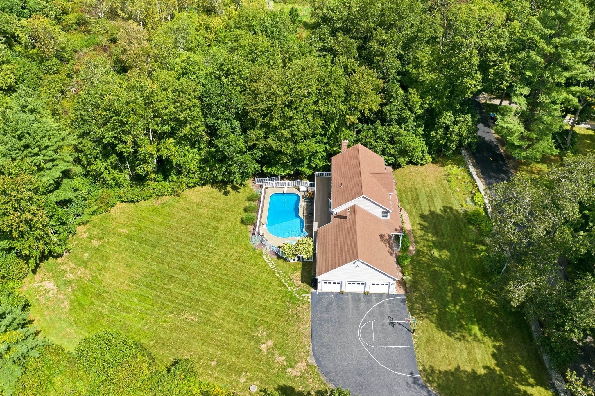 main property photo 13