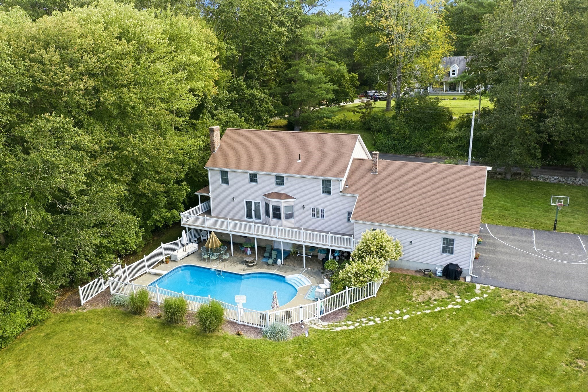 main property photo 16