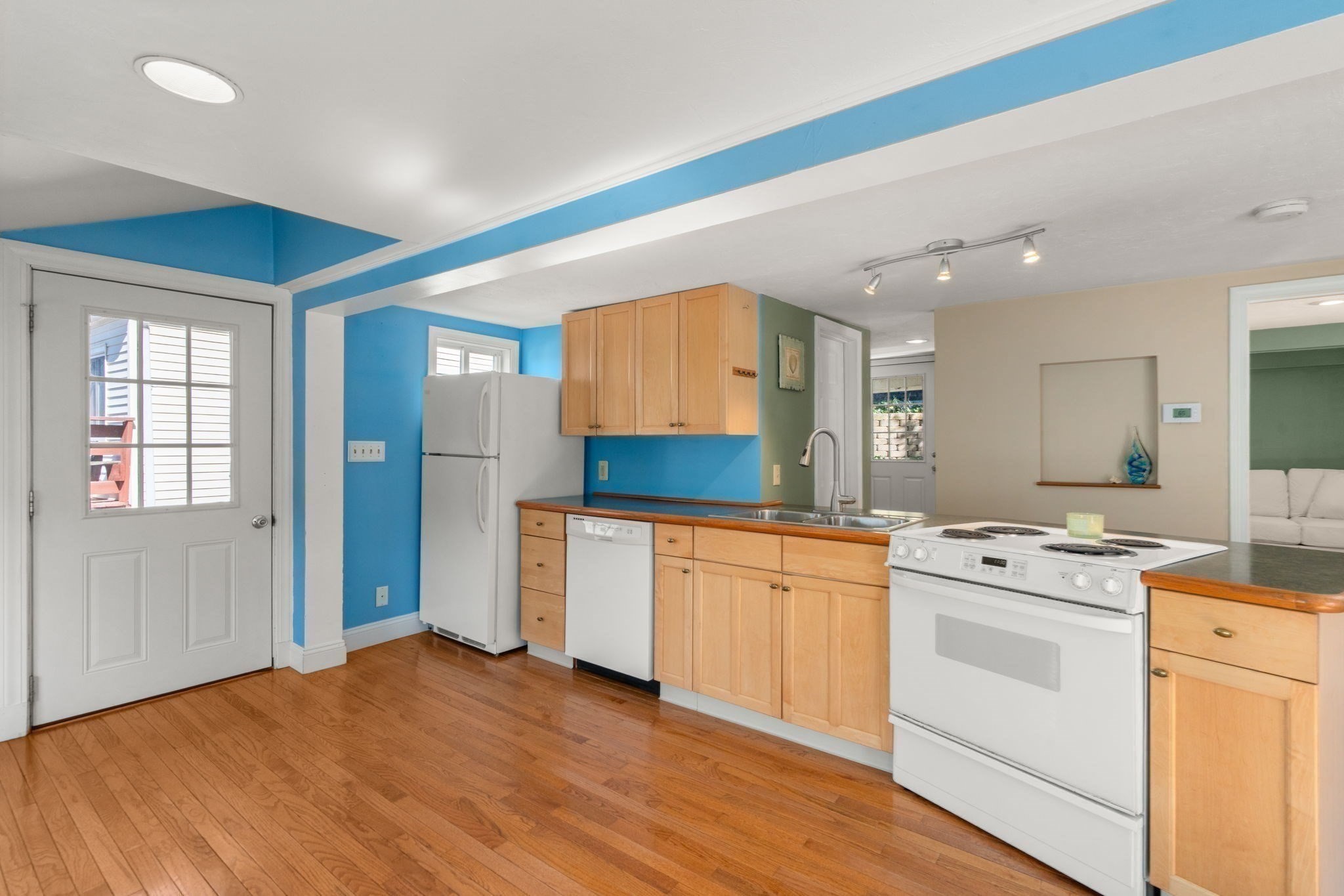 main property photo 6