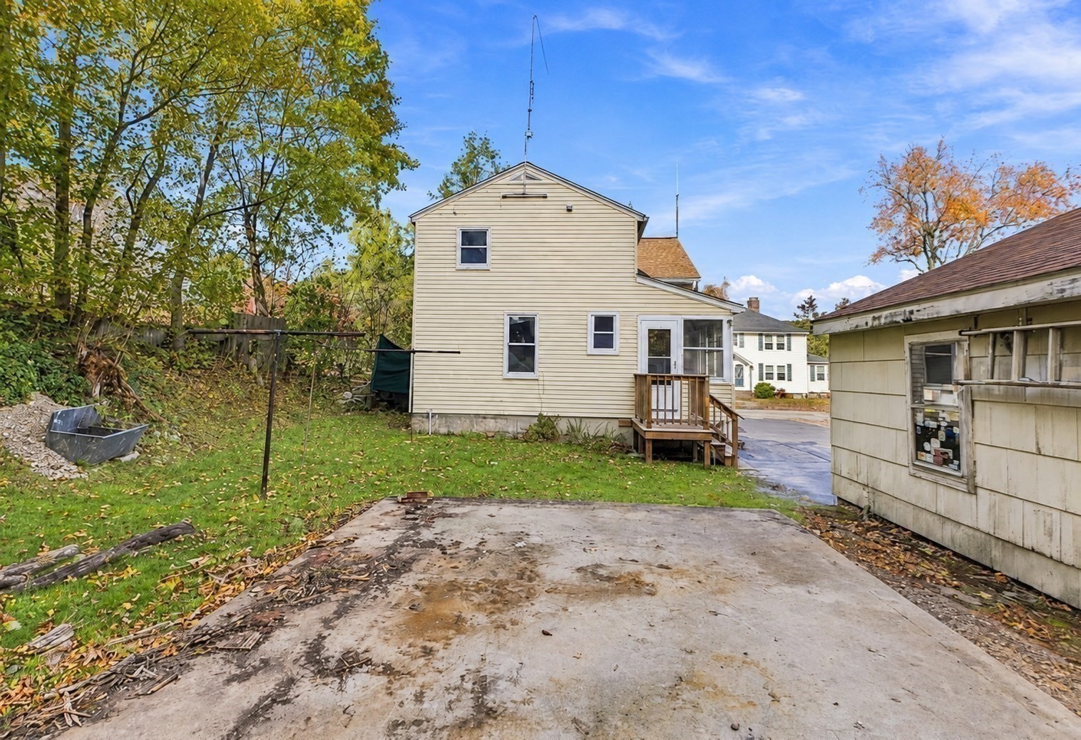 main property photo 28