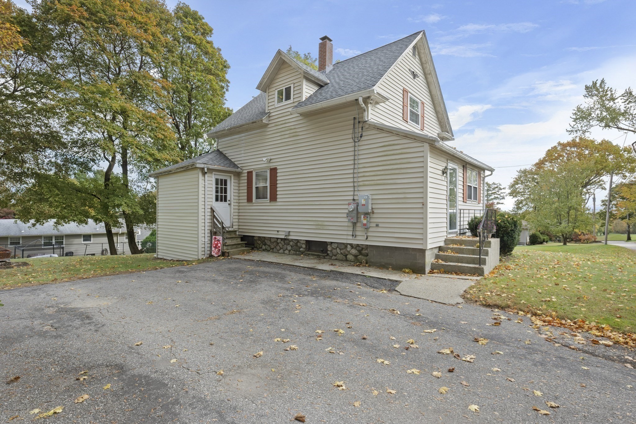 main property photo 25