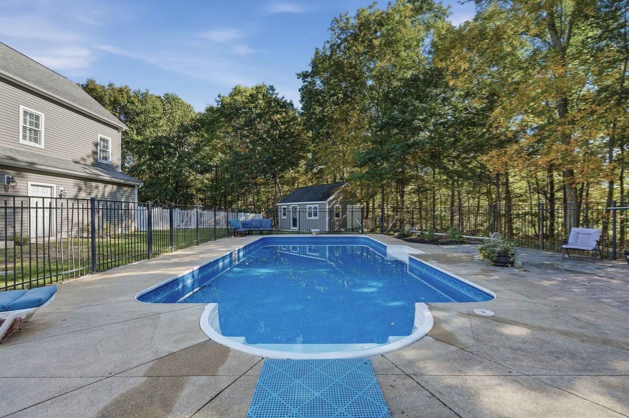 main property photo 36
