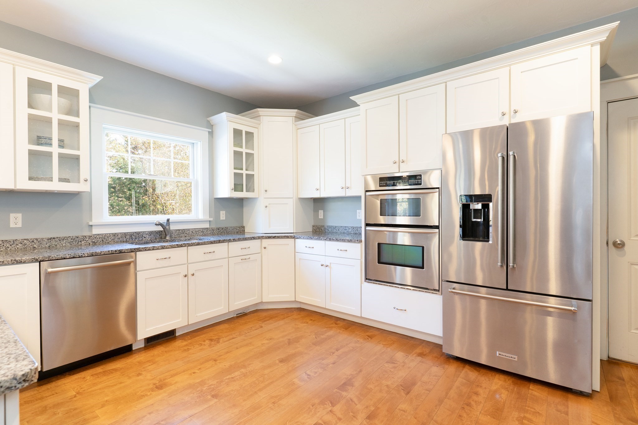 main property photo 9