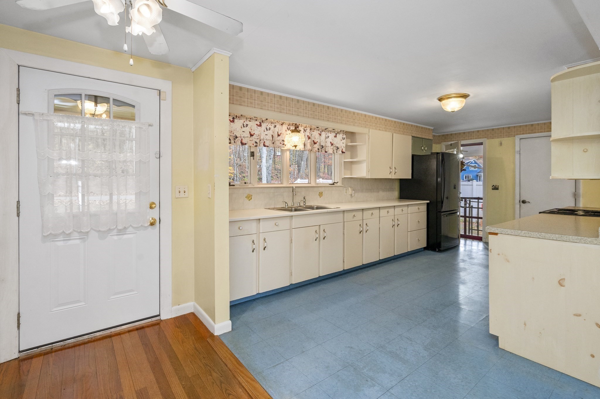 main property photo 28