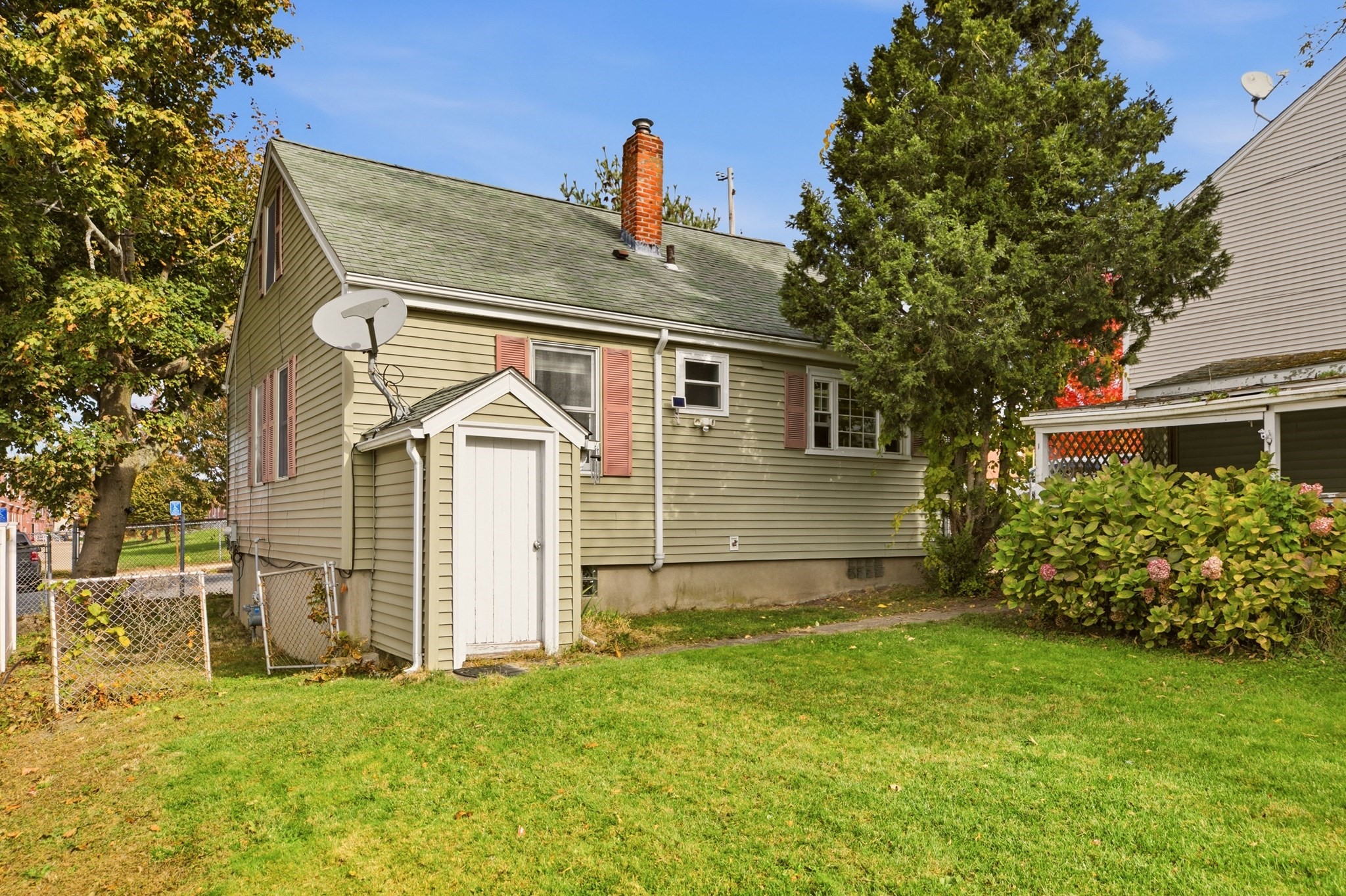 main property photo 32