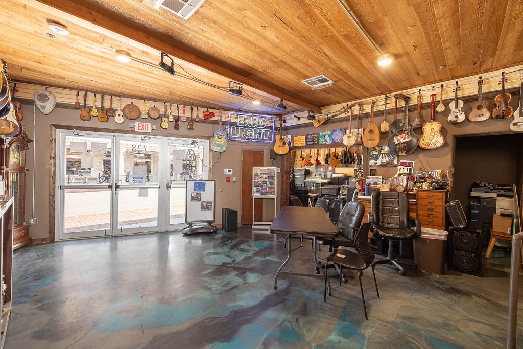 main property photo 17