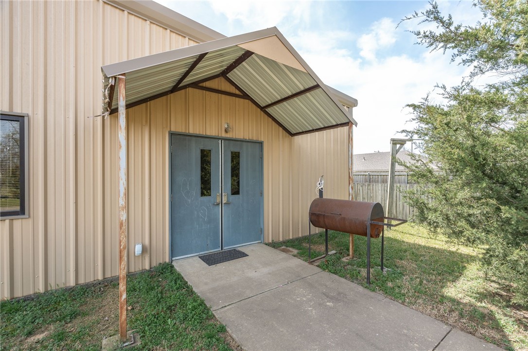 main property photo 11
