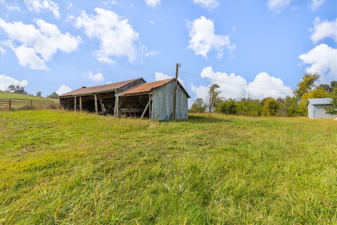main property photo 28