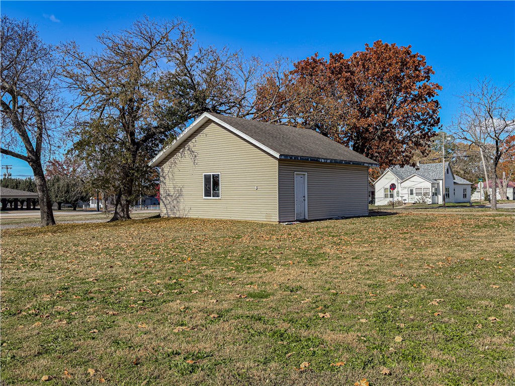 main property photo 40