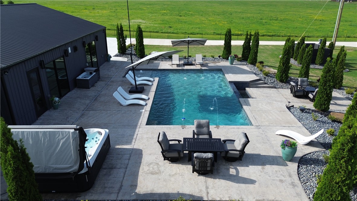 main property photo 9